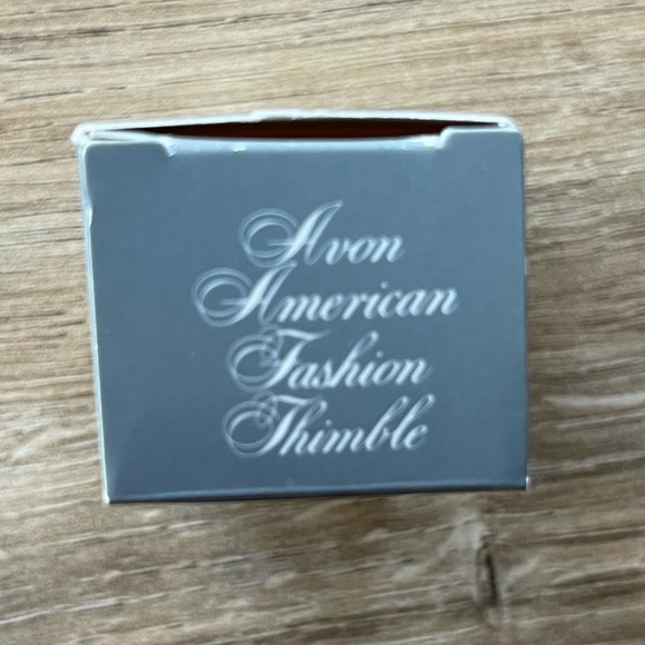 Vintage AVON American Fashion Silhouette Thimble Circa 1930’s  1983 BOX & BAG! - Picture 5 of 5